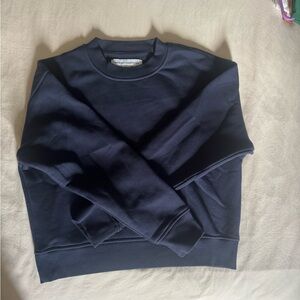 Amazon Essentials Women's Cropped Drop Shoulder Long Sleeve Sweatshirt